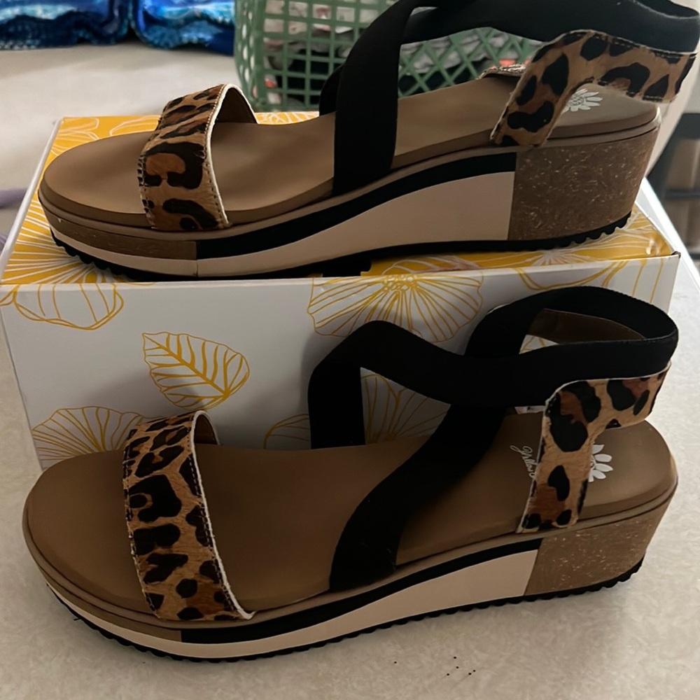 Yellow box sandals